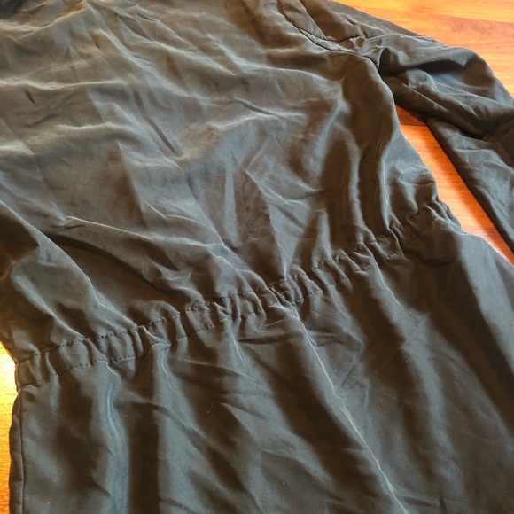 Divided H&M black w/gold Over Coat. Light weight. Size 4. Great condition - Picture 8 of 9